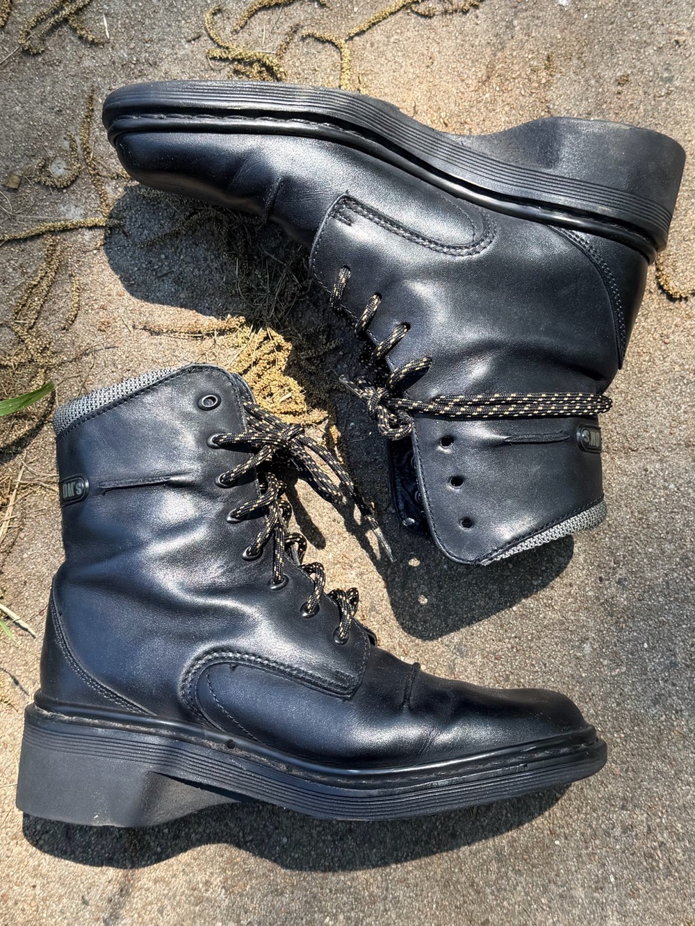 Vintage Dr. Martens Black Leather Boots / men’s 6 women’s 7.5